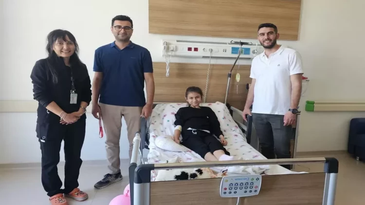 Ürəyi bulanırdı, 9 yaşlı qızın mədəsindən görün nə çıxdı - FOTO