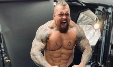 500 kilonu qaldıra bilən ilk insan - VİDEO