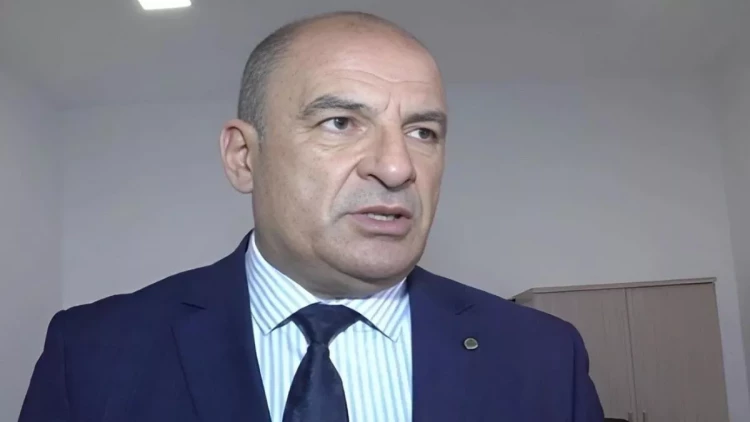 Qalmaqallı direktor işdən çıxarıldı