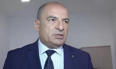 Qalmaqallı direktor işdən çıxarıldı