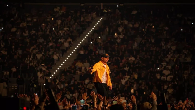 Dünyaca məşhur müğənni azərbaycanca öyrənir - VİDEO