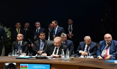 TDT-nin Dövlət başçılarının qeyri-rəsmi Zirvə görüşündə Bəyannamə imzalanıb