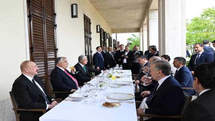 Budapeştdə Türk Dövlətləri Təşkilatının dövlət və hökumət başçılarının şərəfinə rəsmi lanç verilib - VİDEO - FOTO