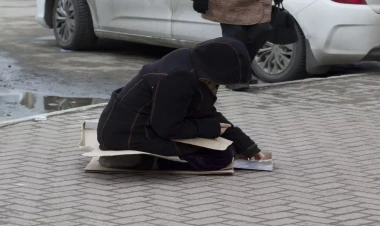 Bakıda dilənçinin 1 günlük qazancı şoka saldı - VİDEO