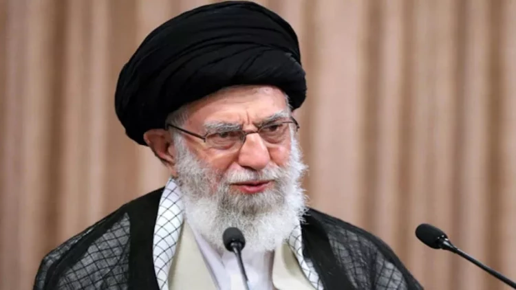 Xamenei Trampı yalan danışmaqda ittiham etdi