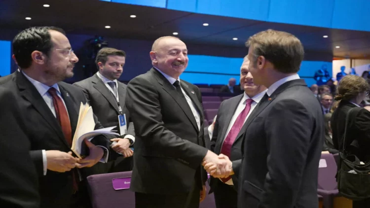 Emmanuel Makron Prezident İlham Əliyevlə görüşdü - VİDEO