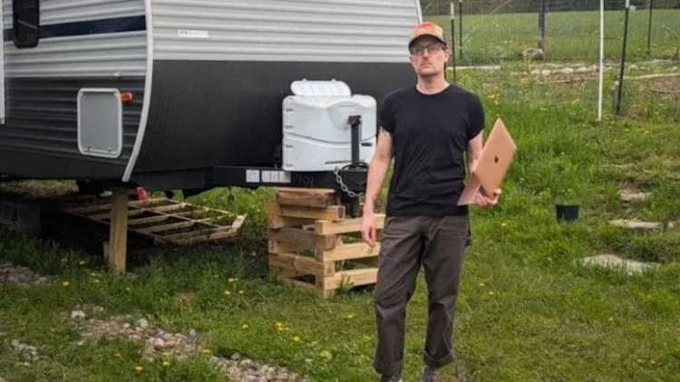 Milyonlar qazanırdı, indi kuryedir - Süni intelekt onu işsiz qoydu