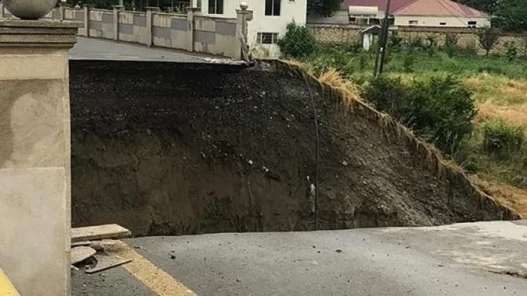 Bakıda körpü uçdu, bu yol bağlandı
