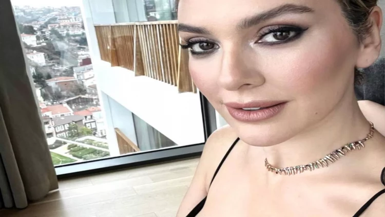 4 il sonra ilk dəfə qızının şəklini paylaşdı