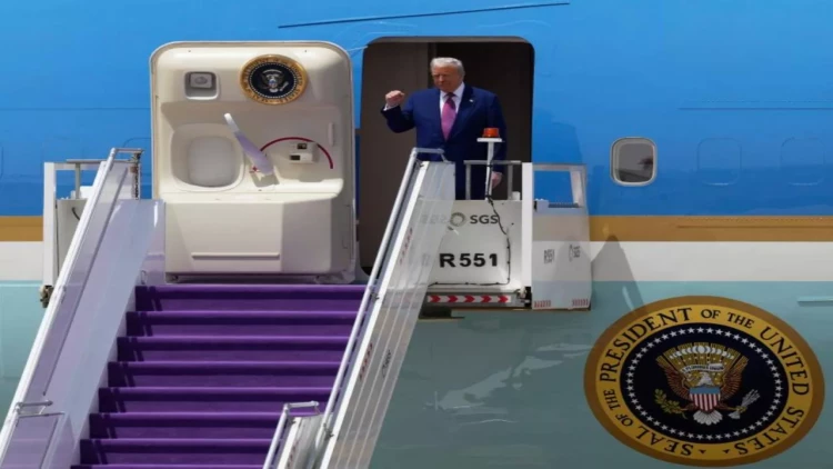 Tramp Səudiyyə Ərəbistanında qırıcılarla qarşılandı - FOTO