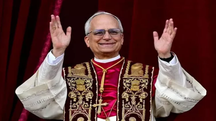 Yeni Papanın qol saatı müzakirə yaratdı - FOTO