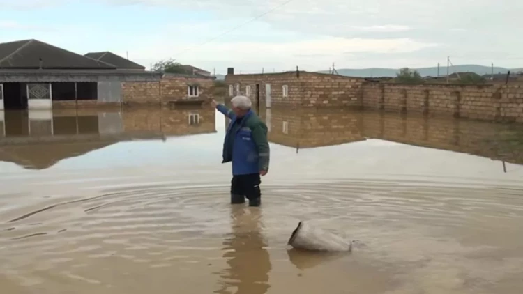 Yağış sakinləri acınacaqlı duruma saldı: 