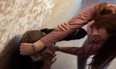 Estetik əməliyyatların pulunu ala bilmədi, keçmiş sevgilisinin başını əzdi