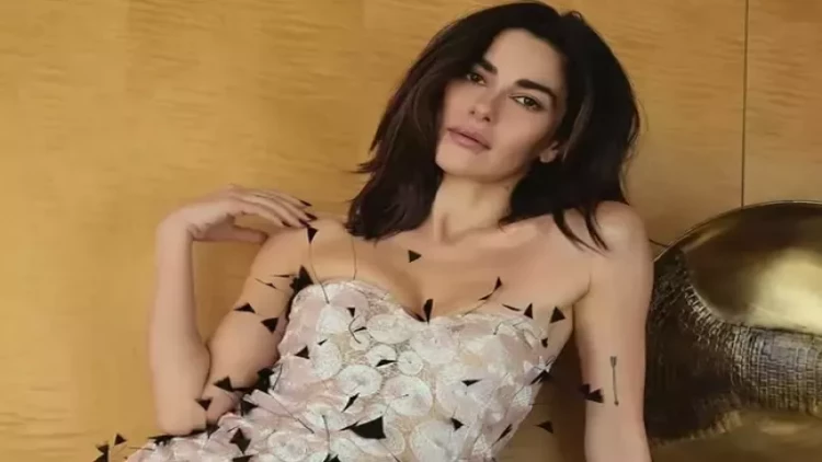 Nəsrin Cavadzadə iç geyimində balkona çıxdı - FOTOlar