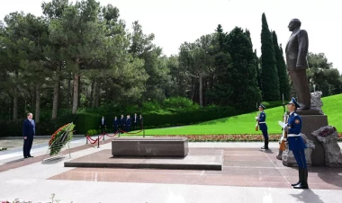 Belarusun Baş naziri Fəxri xiyabanı ziyarət edib - FOTO