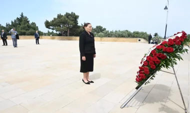 Mərakeş Krallığının xanım şahzadəsi Şəhidlər xiyabanını ziyarət edib - FOTO