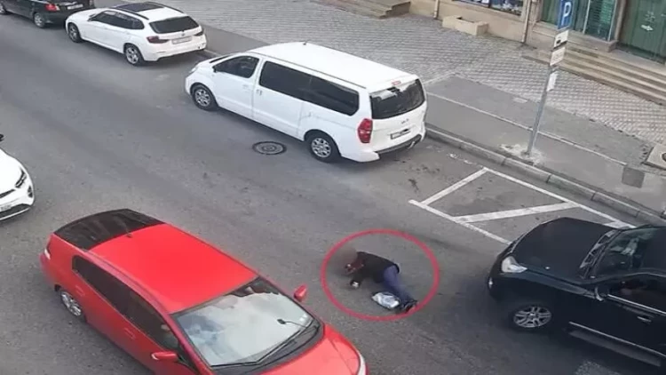 Bakıda piyadaların vurulma görüntüləri - Ani diqqətsizlik - VİDEO