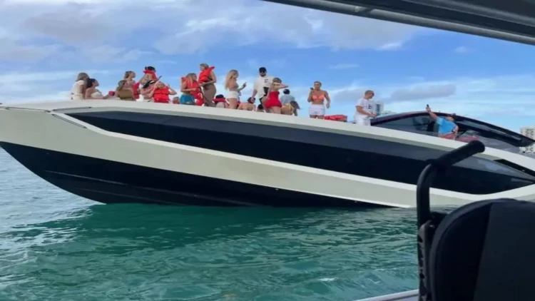 Bloqerlərin yaxta gəzintisində biabırçılıq - FOTO