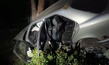 Maşın ağaca çırpıldı - ölən var