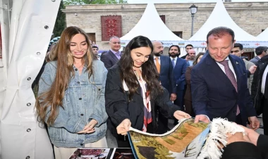 Leyla Əliyeva və Arzu Əliyeva Beynəlxalq Xalça Festivalını ziyarət ediblər - FOTO