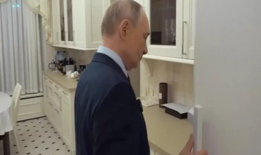 Putin soyuducusunun içini göstərdi - VİDEO