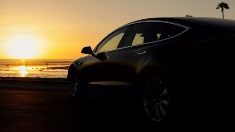 Əgər elektromobil həvəskarısansa - bu modeli seç