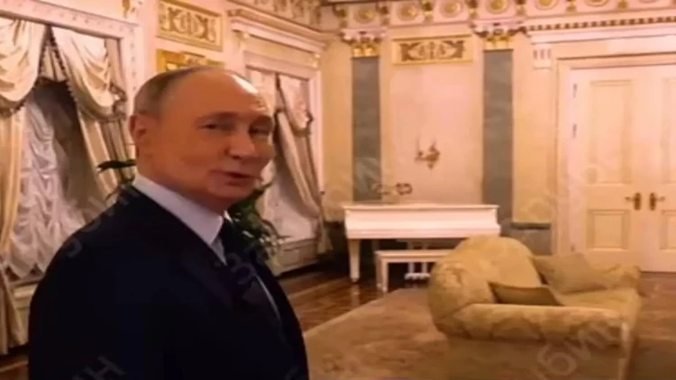 Putin ilk dəfə iş otağını göstərdi - VİDEO