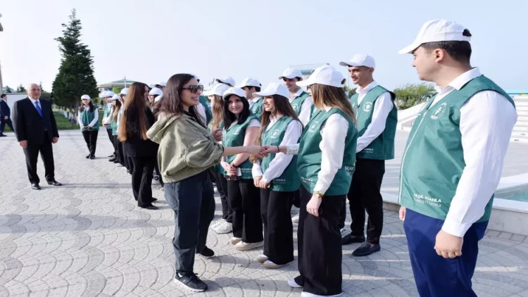 Sumqayıtda ağacəkmə aksiyası keçirilib - FOTO