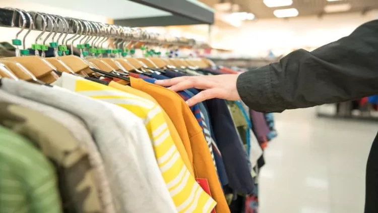 İkinci əl paltar aldı, dərisi bu günə düşdü - FOTO