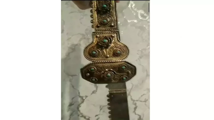 Bakıda 10 min manata kəmər satılır - FOTO