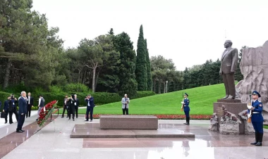 İran Prezidenti Fəxri xiyabanda Ulu Öndərin məzarını ziyarət edib - FOTO