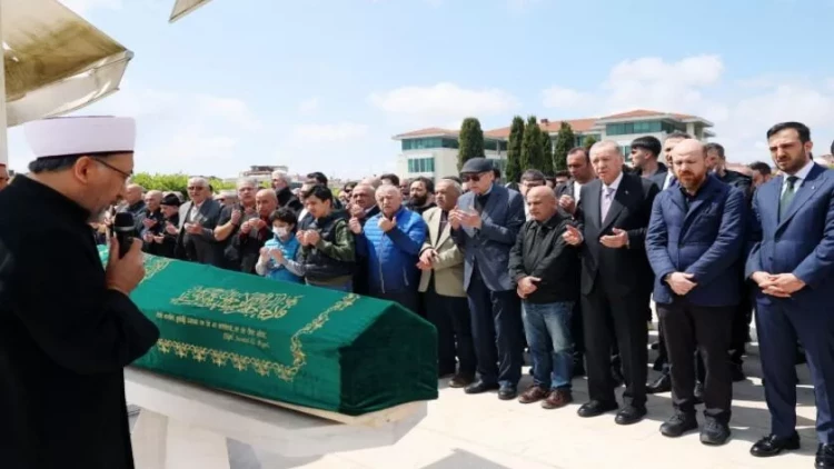 Müəlliminin dəfn mərasiminə qatıldı - FOTO