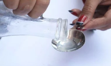 Hər səhər acqarına bir qaşıq için - Bədəni təmizləyir, sızanaqların qarşısını alır