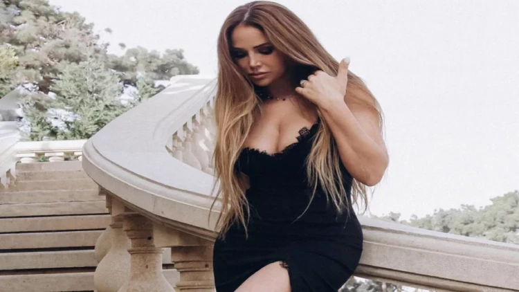 Nigar dekolteli geyimi ilə diqqət çəkdi - VİDEO