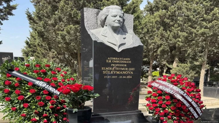 Azərbaycanın ilk ombudsmanı Elmira Süleymanovanın xatirəsi yad edilib - FOTOlar