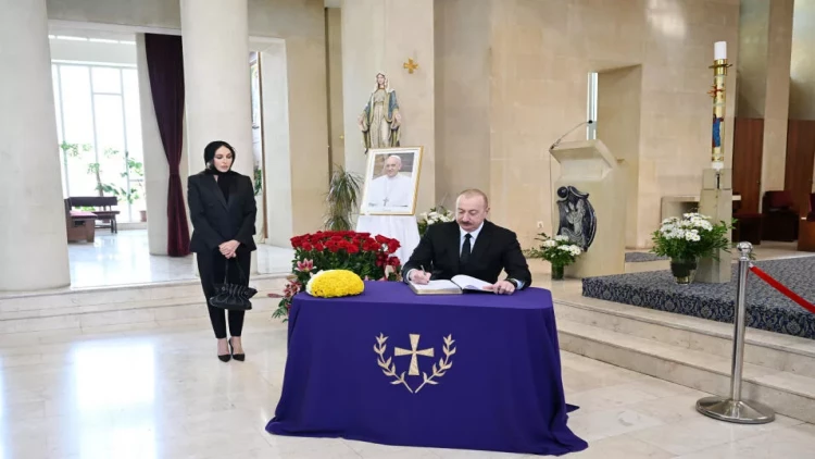 Prezident və birinci xanım Bakıdakı Müqəddəs Məryəm Ana kilsəsində olub - VİDEO - FOTO