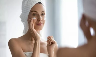 Nəmləndirici kremin içinə 1 damcı əlavə edin: dəriniz uşaq kimi olacaq