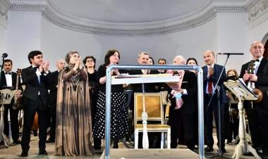 Xalq Çalğı Alətləri Orkestrinin yubileyinə həsr olunmuş “Ötən illərə musiqili səyahət” adlı möhtəşəm konsert keçirilib - FOTO