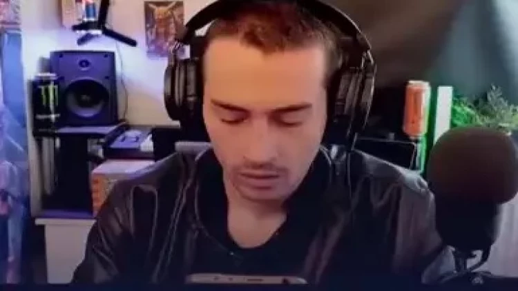 Telefonuna zəlzələ bildirişi gəldi, 2 dəqiqə sonra canlı yayımda şok yaşadı - VİDEO