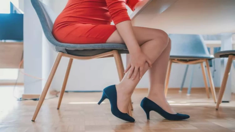 Ayaqlardakı bu əlamət ürək xəstəliyinin əlamətidir - Ölümə aparır