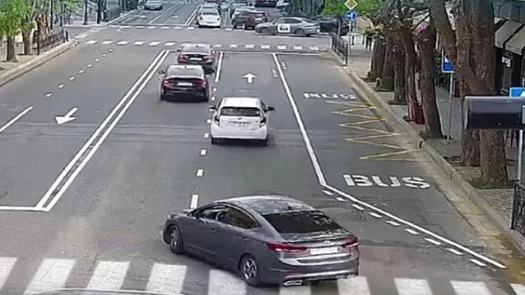 Daha bir küçədə xüsusi hərəkət zolağı təşkil edildi - FOTO