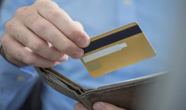 Kartlardan 18 min pul oğurlandı