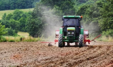 Ağdamda traktorçu ilanın hücumuna məruz qaldı - VİDEO