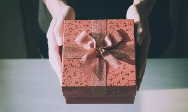 Bu hədiyyələri verməyin – Uğursuzluq və ayrılıq gətirə bilər!