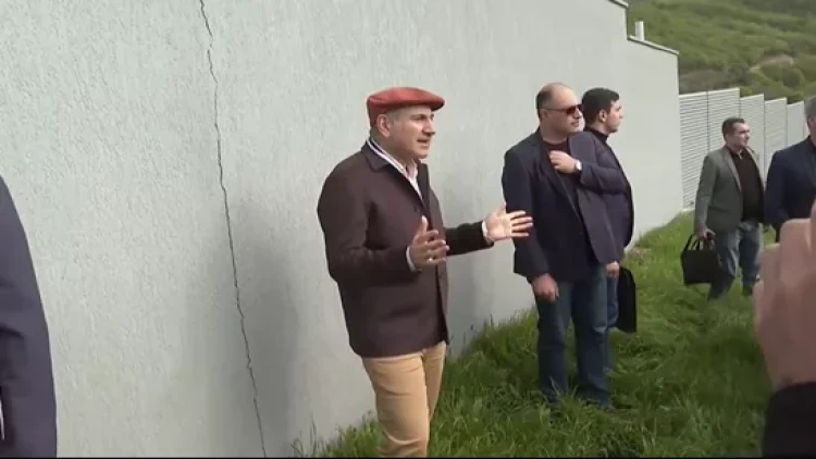 Paşinyan Azərbaycanla sərhədə görün hansı geyimdə gəldi - FOTO