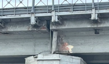 Bakıda körpünü bu balaca taxta saxlayır? - AÇIQLAMA - YENİLƏNİB - FOTO