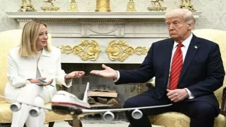 Meloninin sualı Trampı çətin vəziyyətə saldı - Bilmədi nə desin - VİDEO