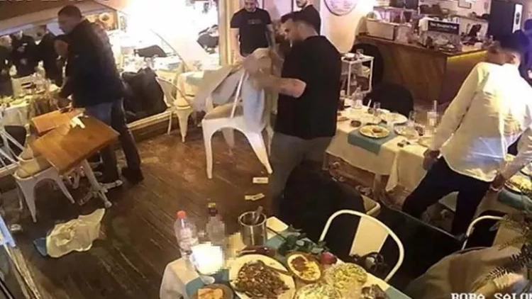 Restoranda dəhşətli anlar: hər kəsə atəş açdı - FOTO