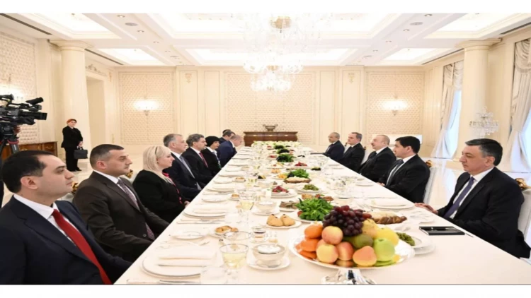 Azərbaycan və Gürcüstan prezidentlərinin nahar əsnasında geniş tərkibdə görüşü olub - VİDEO