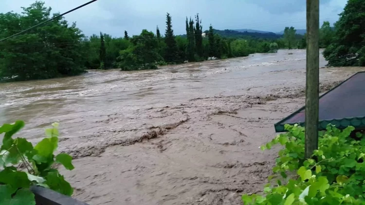 Azərbaycanda güclü sel: ölən və xəsarət alanlar var - Adlar açıqlandı - YENİLƏNİB - FOTO